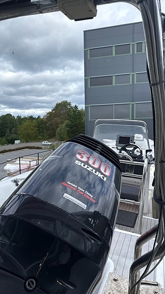 Valiant 750 med Suzuki 300hk fra 2009. Nyere pontong . 12 of 16