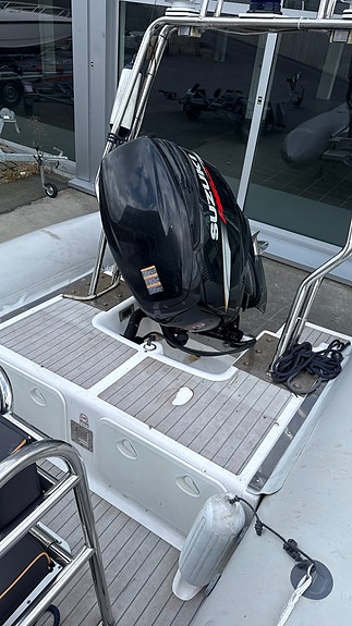 Valiant 750 med Suzuki 300hk fra 2009. Nyere pontong . 6 of 16