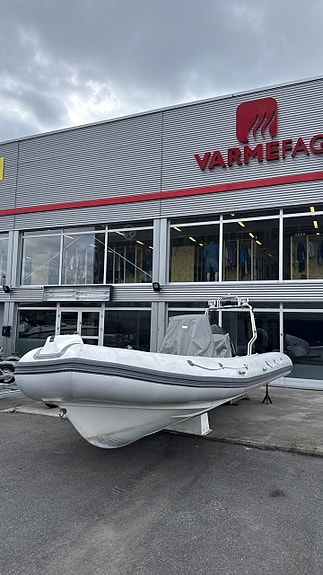 Valiant 750 med Suzuki 300hk fra 2009. Nyere pontong . 16 of 16