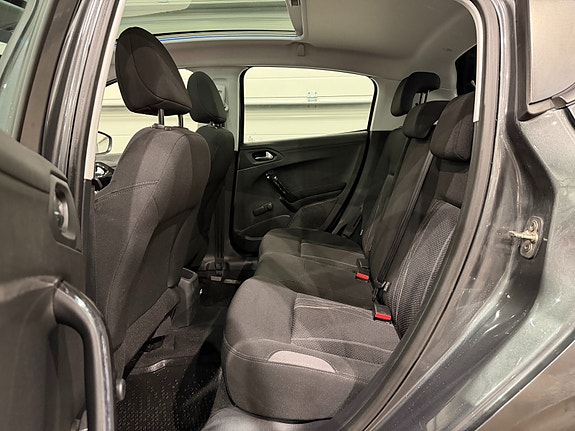 Peugeot 208 11 of 23