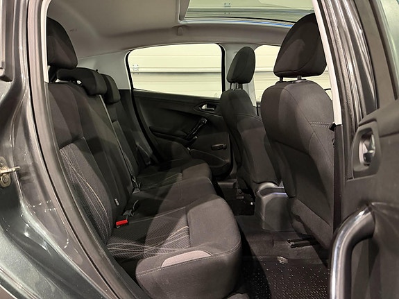 Peugeot 208 10 of 23