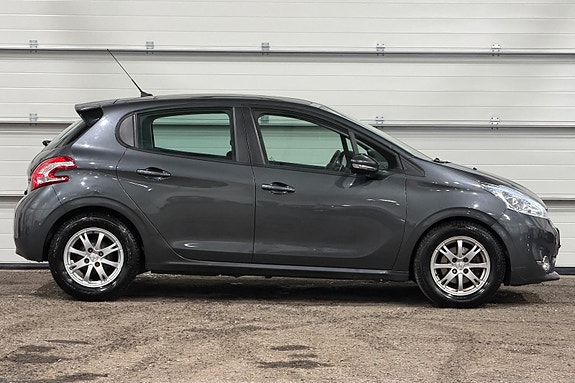 Peugeot 208 2 of 23