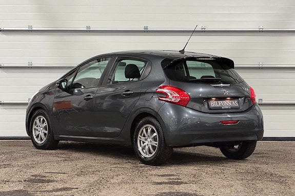 Peugeot 208 3 of 23