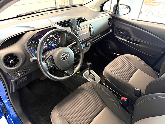 Toyota Yaris 12 of 18