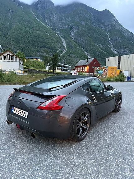 Nissan 370 Z 2 of 19