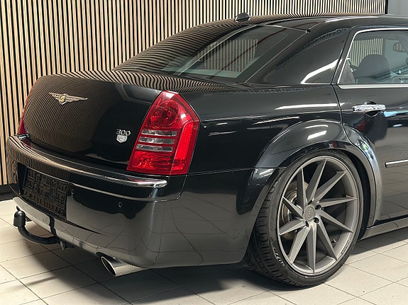 Chrysler 300C 18 of 26