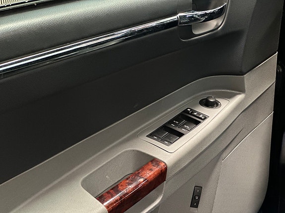 Chrysler 300C 23 of 26