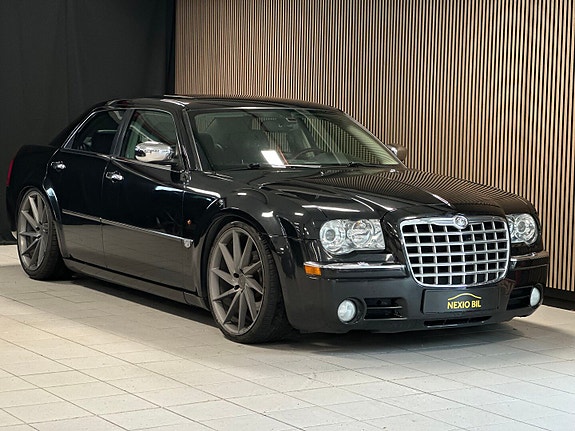 Chrysler 300C 7 of 26