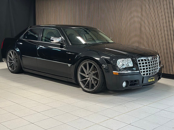 Chrysler 300C 6 of 26