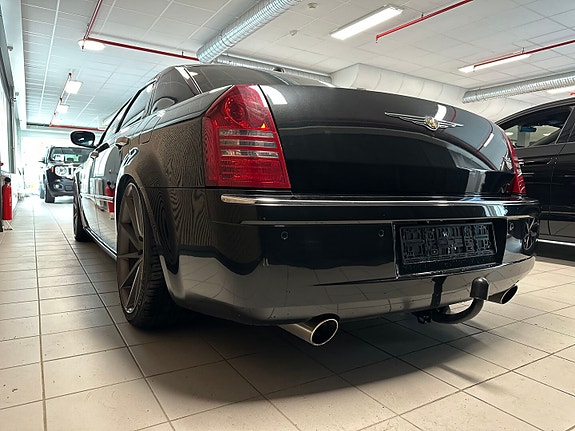Chrysler 300C 17 of 26