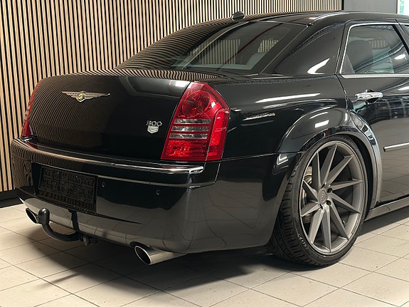 Chrysler 300C 10 of 26