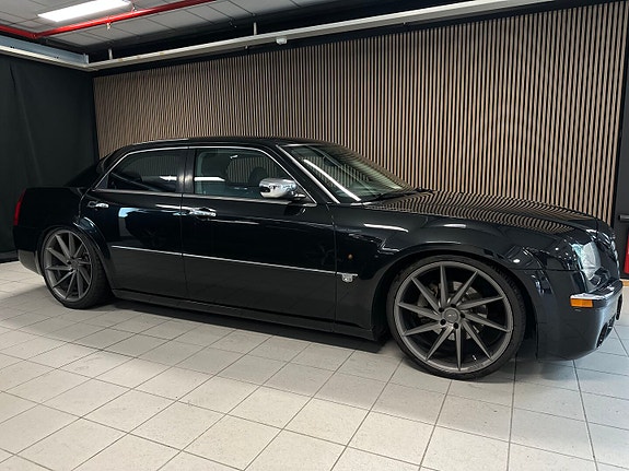 Chrysler 300C 14 of 26