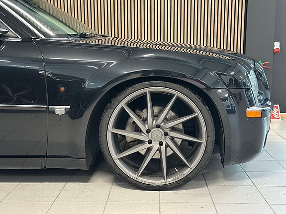 Chrysler 300C 4 of 26