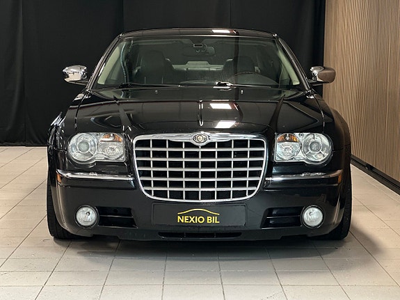 Chrysler 300C 8 of 26