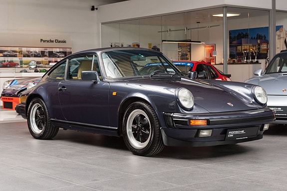 Porsche 911 4 of 30