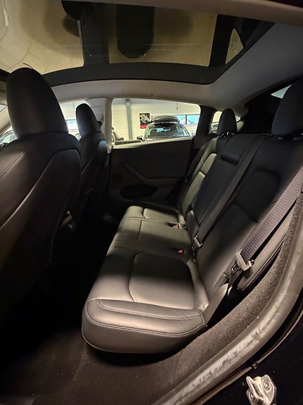 Tesla Model Y 18 of 22