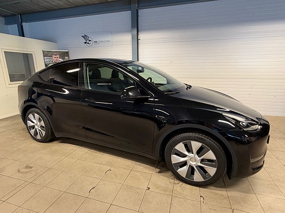 Tesla Model Y 3 of 22
