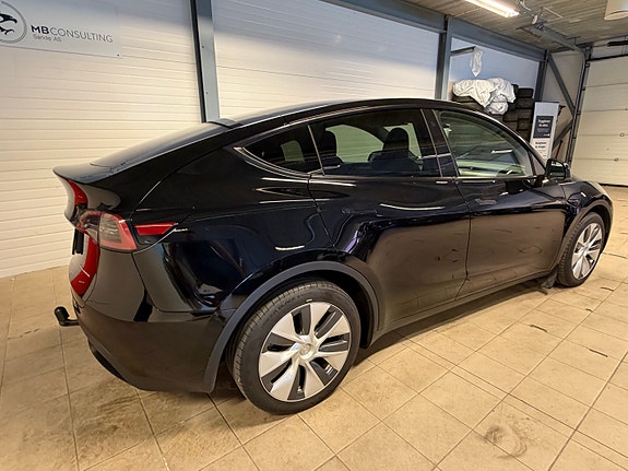 Tesla Model Y 5 of 22