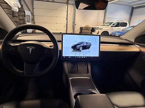 Tesla Model Y 17 of 22