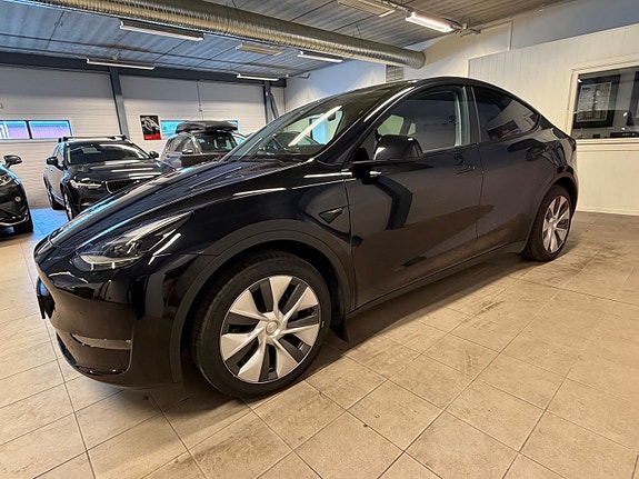 Tesla Model Y 11 of 22