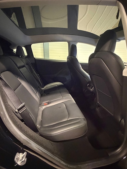 Tesla Model Y 19 of 22