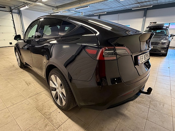 Tesla Model Y 10 of 22