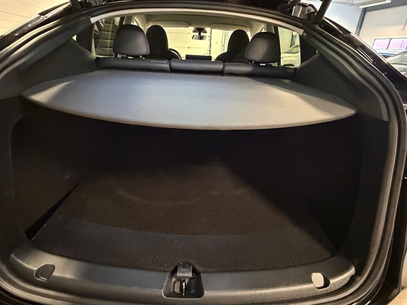 Tesla Model Y 8 of 22
