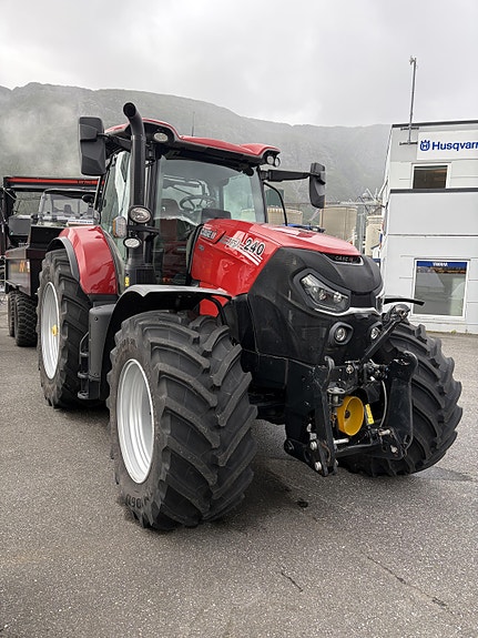 CASE IH Puma 240 2 of 8