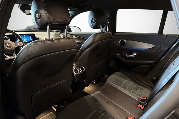 Mercedes-Benz EQC400 13 of 27