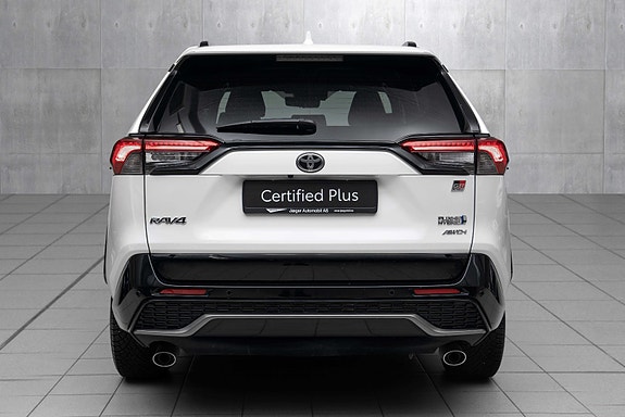 Toyota RAV4 Plug-in Hybrid 4 of 19