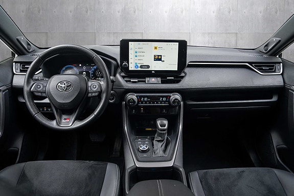 Toyota RAV4 Plug-in Hybrid 9 of 19