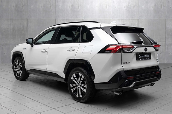Toyota RAV4 Plug-in Hybrid 3 of 19