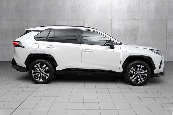 Toyota RAV4 Plug-in Hybrid 5 of 19