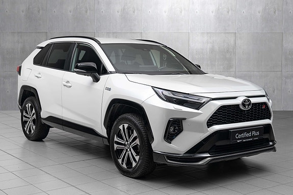 Toyota RAV4 Plug-in Hybrid 7 of 19