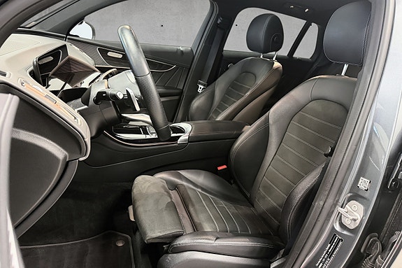 Mercedes-Benz EQC400 17 of 30