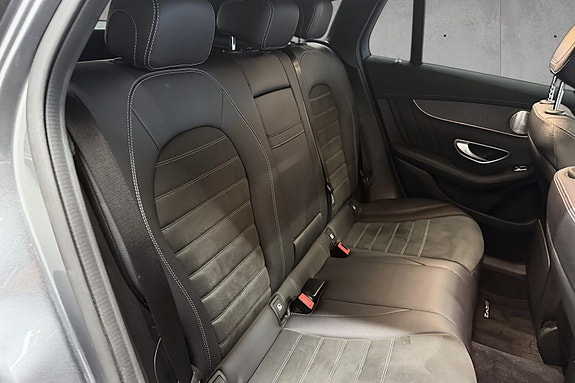 Mercedes-Benz EQC400 23 of 30