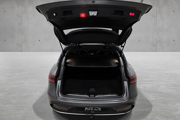 Mercedes-Benz EQC400 13 of 30