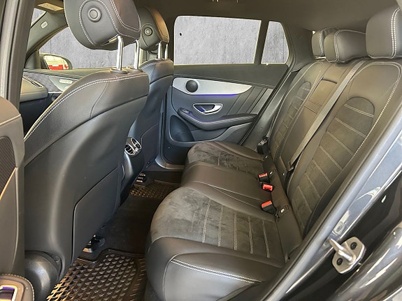 Mercedes-Benz EQC400 13 of 30