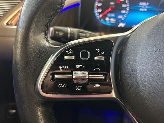Mercedes-Benz EQC400 29 of 30