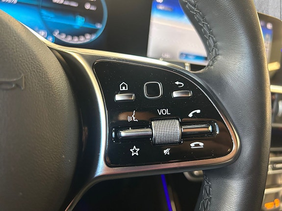 Mercedes-Benz EQC400 30 of 30