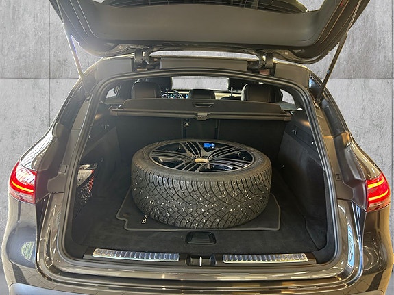 Mercedes-Benz EQC400 16 of 30