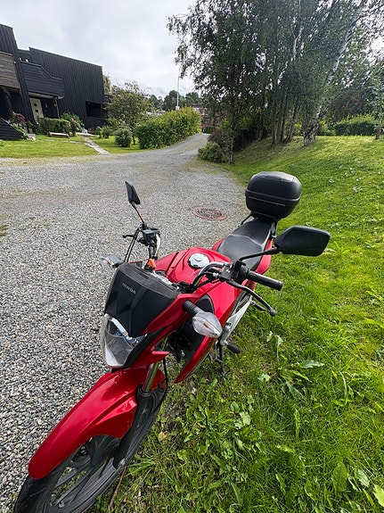 Honda CB 125F 4 of 14