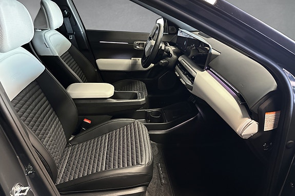 Kia EV4 13 of 30