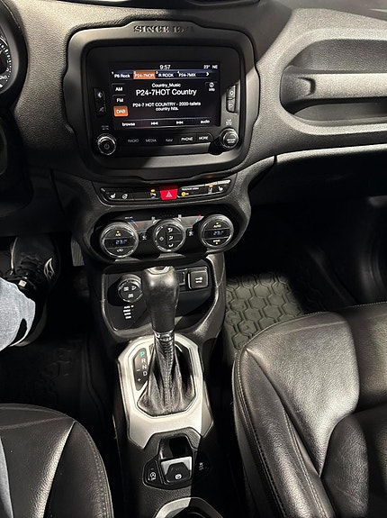 Jeep Renegade 11 of 21
