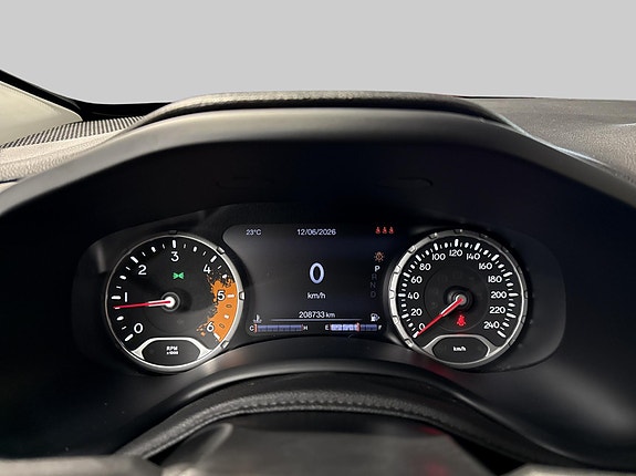 Jeep Renegade 10 of 21