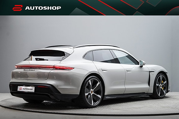 Porsche Taycan Sport Turismo 24 of 30