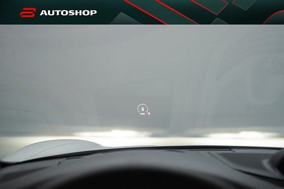 Porsche Taycan Sport Turismo 26 of 30