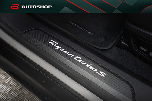 Porsche Taycan Sport Turismo 28 of 30
