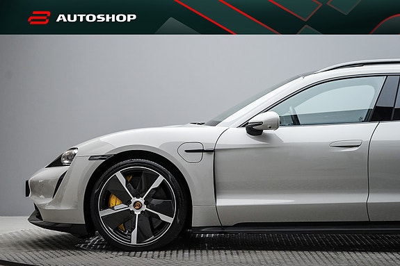 Porsche Taycan Sport Turismo 18 of 30