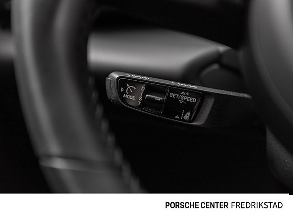 Porsche Macan 27 of 30